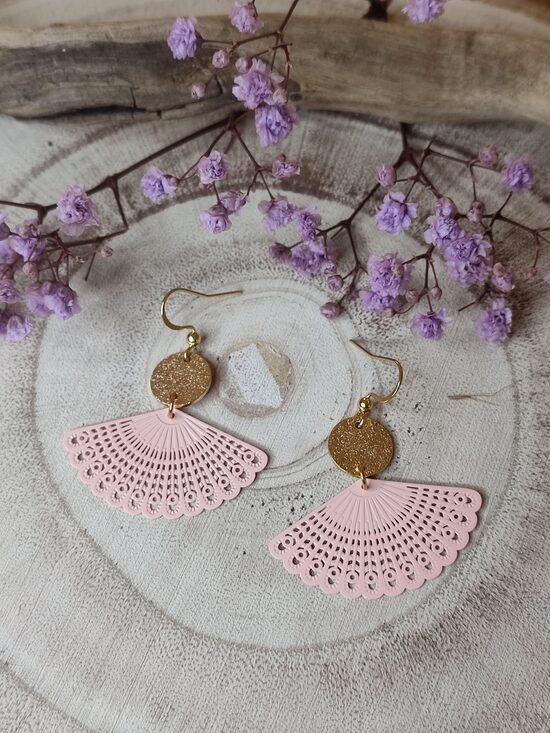 Boucles d'oreilles roses 🌸