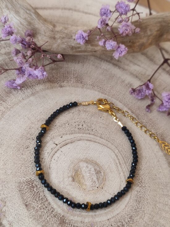 Bracelet en acier inox doré et ses perles noires 🖤 réf.B674