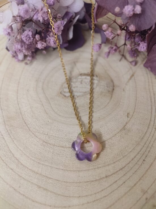 Collier en acier inox doré et sa fleur 💜 réf.C1149