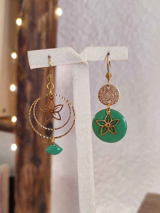 Boucles d'oreilles dépareillées 