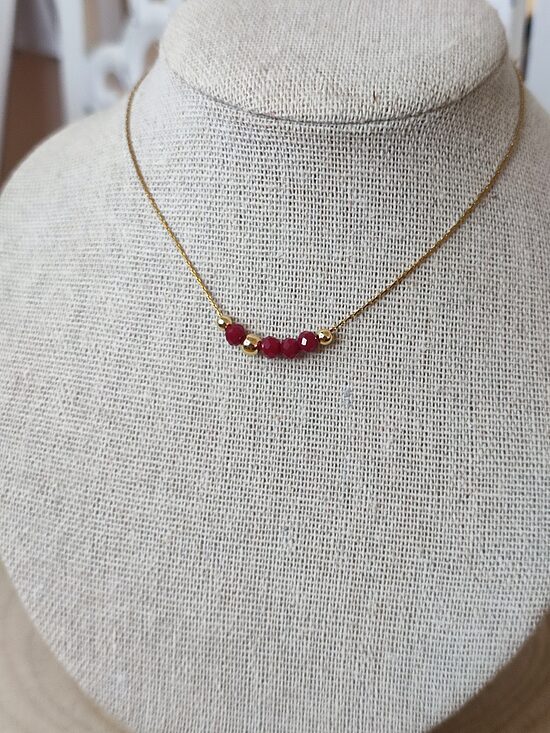 Collier en acier inoxydable et ses perles 🍇