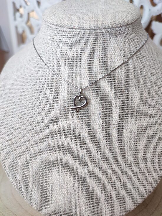 Collier ras-de-cou acier et son pendentif coeur 