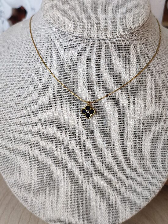Collier ras-de-cou acier et son pendentif fleur 🖤