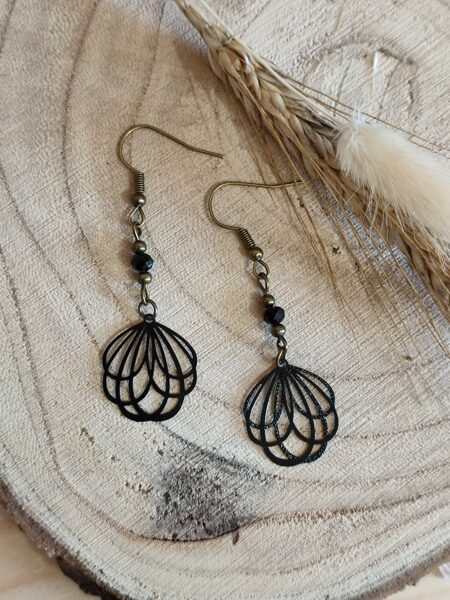 Boucles d'oreilles en laiton et métal peint noir réf.B645