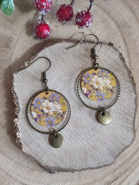 Boucles d'oreilles en laiton et sequins fleurs réf.B758