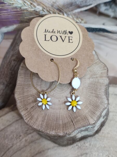 Boucles d'oreilles dépareillées fleurs acier et laiton 💛 réf.B1040