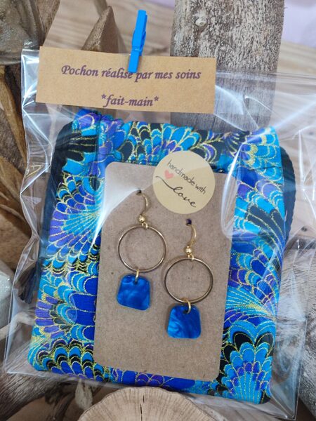 Boucles d'oreilles en acier inox/résine 💙 et son pochon réf.P1261