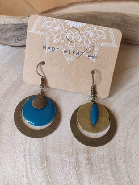 Boucles d'oreilles dépareillées en laiton 🩵💙 réf.B1395